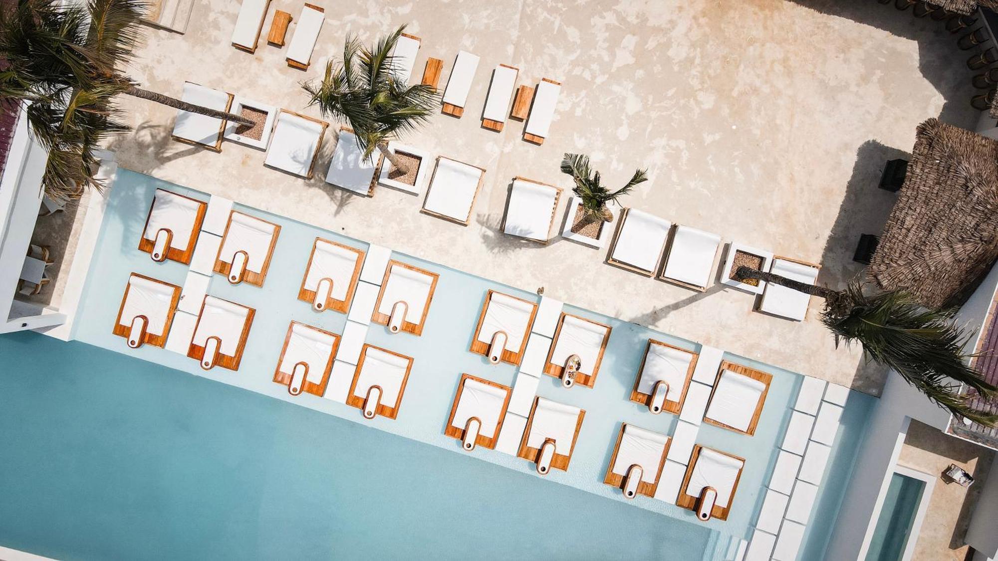 Le Saint Tropez Hotel Kidoti Bagian luar foto