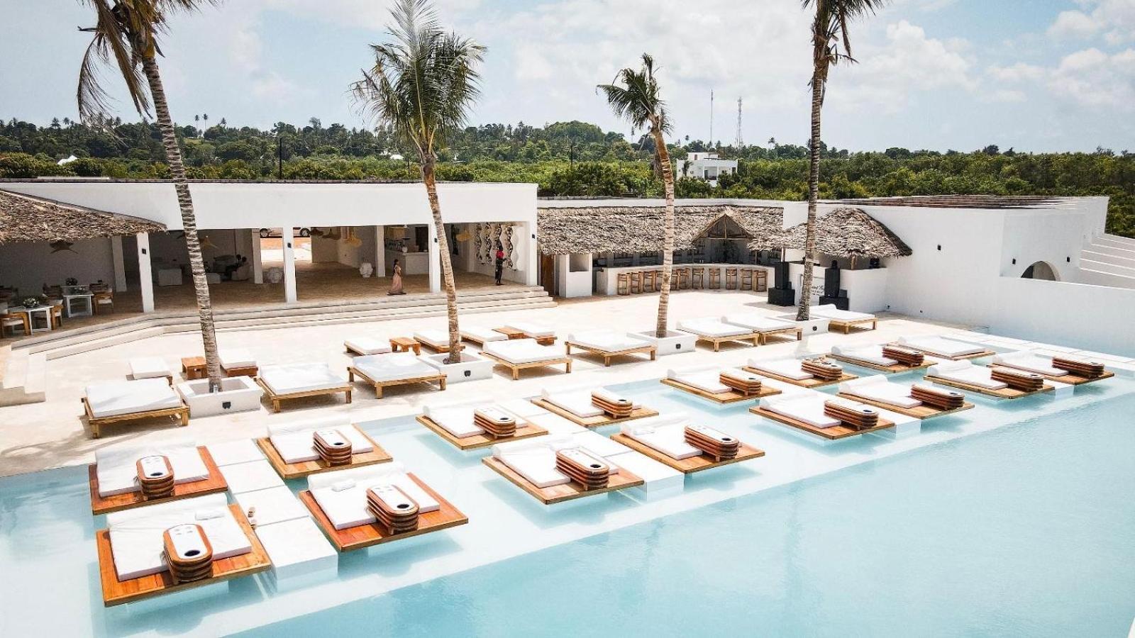 Le Saint Tropez Hotel Kidoti Bagian luar foto