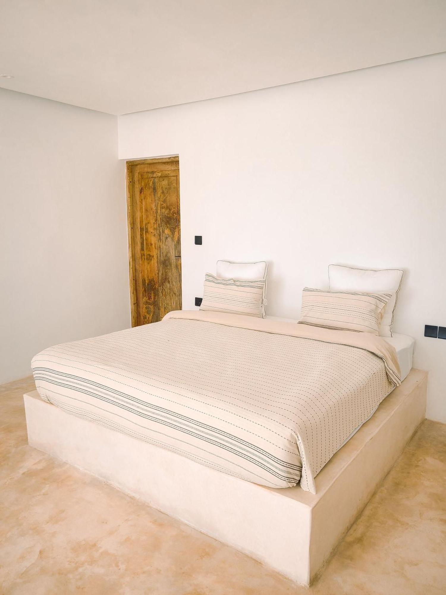 Le Saint Tropez Hotel Kidoti Bagian luar foto